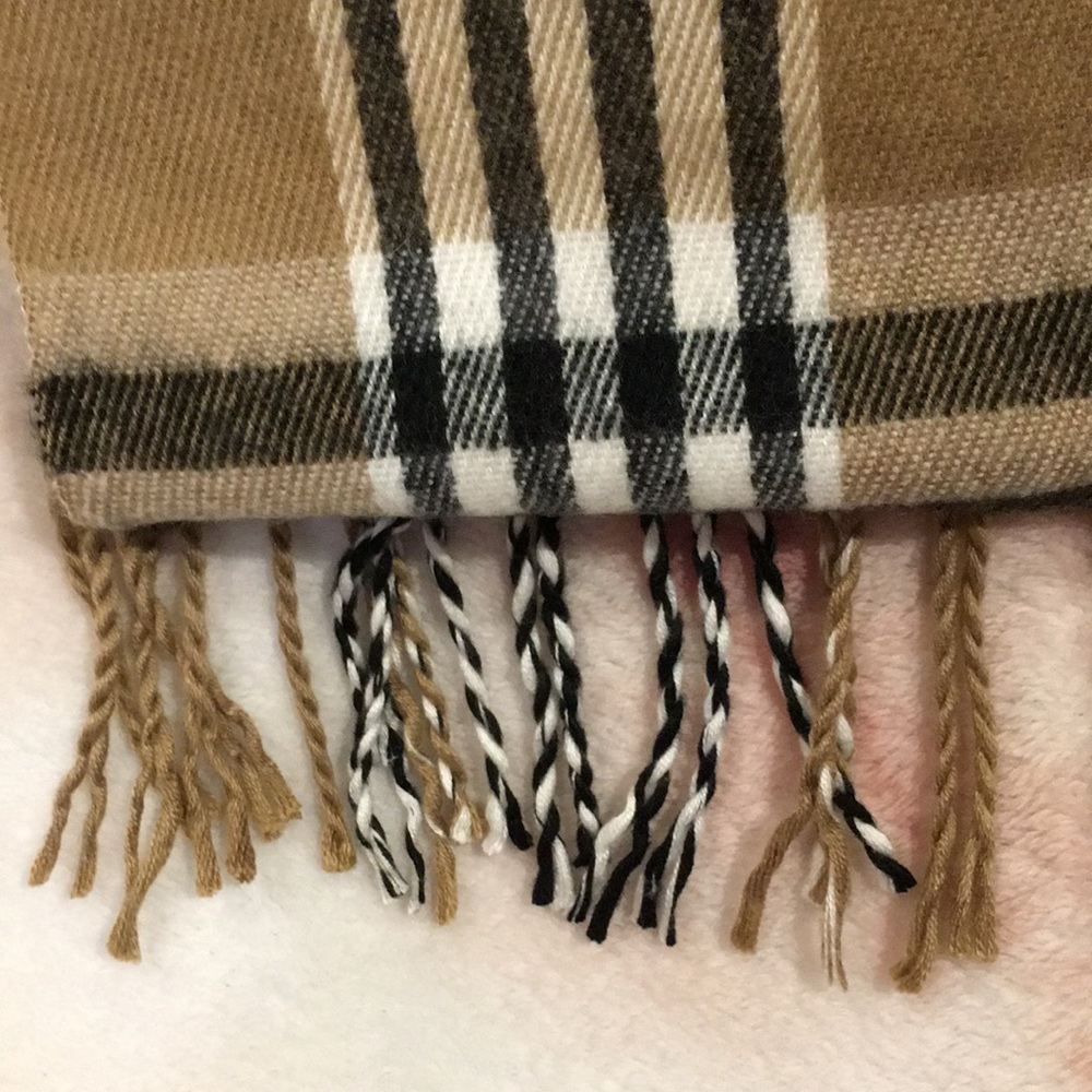 Pierre Cardin Acrylic Woven Scarf NWOT Tan Black White Red Plaid. 12.50” X 80” - Picture 4 of 9